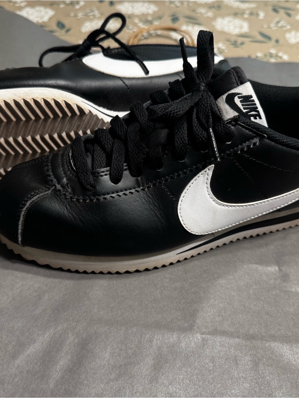 Nike Black & White Womens Retro Runner Sneakers - Picture 2 of 6